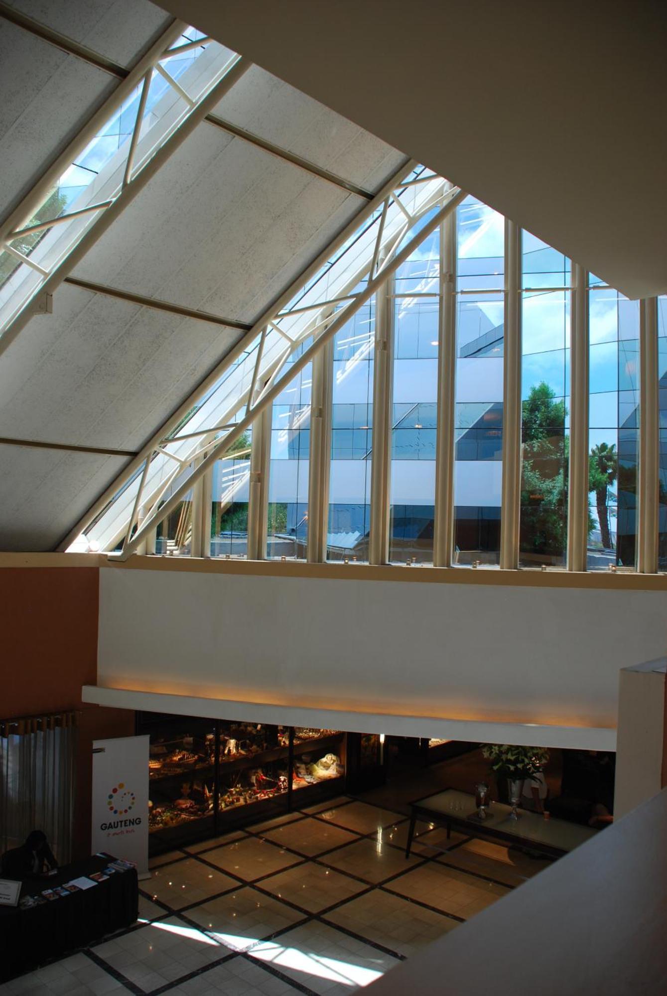 Southern Sun Or Tambo International Airport 켐턴파크 외부 사진 The interior of the museum