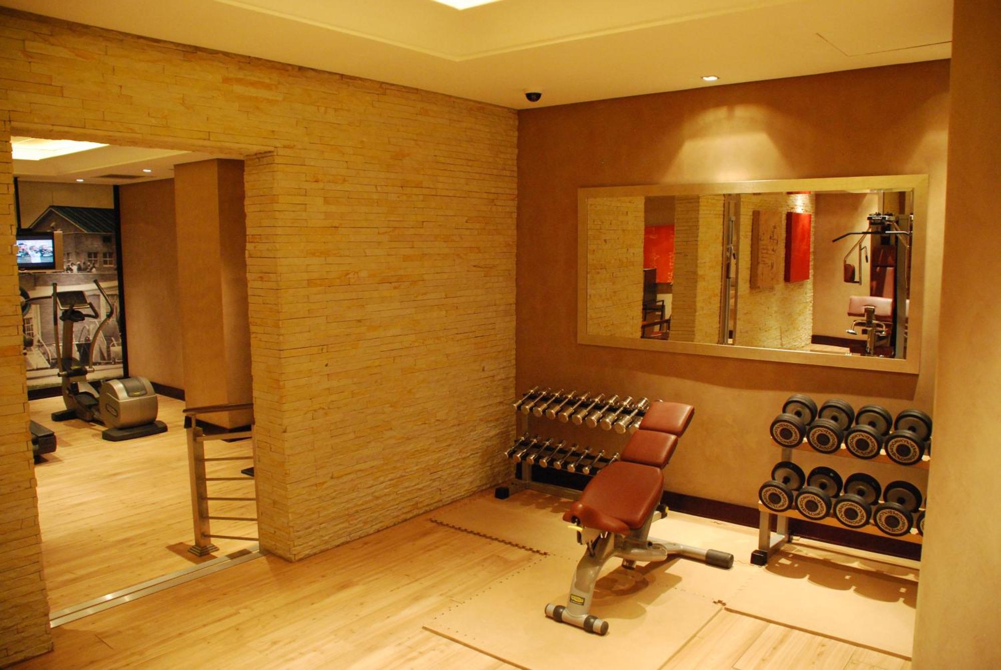 Southern Sun Or Tambo International Airport 켐턴파크 외부 사진 A gym in a hotel